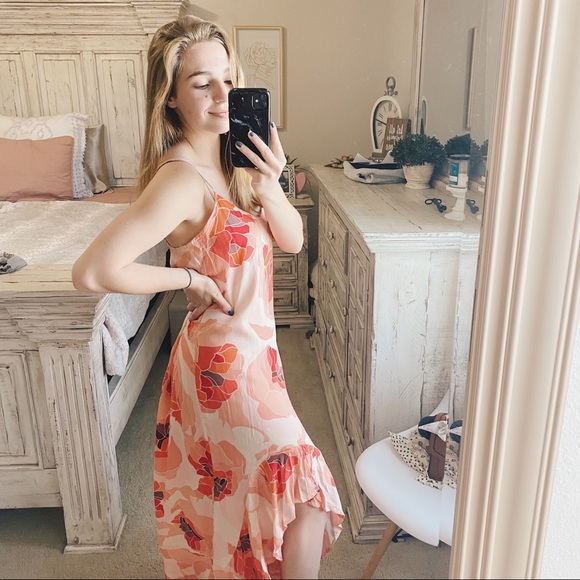 Billabong Dresses & Skirts - BILLABONG MEDIUM FLORAL MAXI DRESS